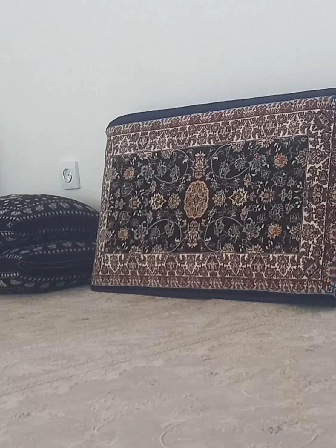 پشتی فرشی سرمه ای|پشتی|ایوان, |دیوار
