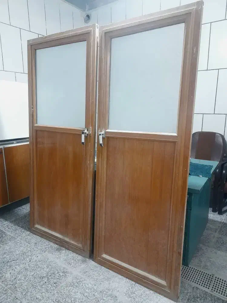 ۲ عدد درب آلومینیومی سرویس (حمام)|مصالح و تجهیزات ساختمان|اصفهان, دشتستان|دیوار