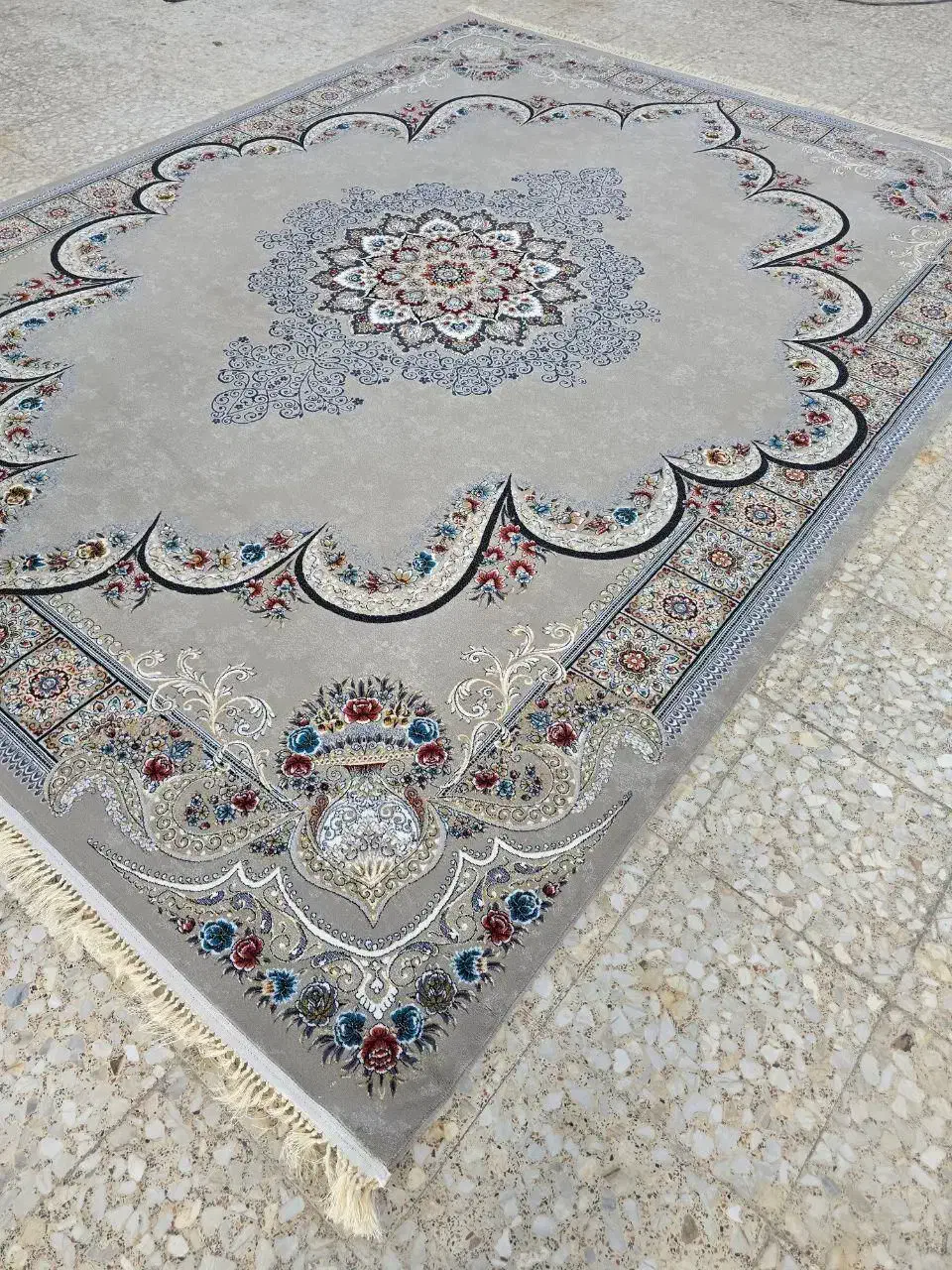 فرش گل برجسته طرح نگین|فرش|سیرجان, |دیوار