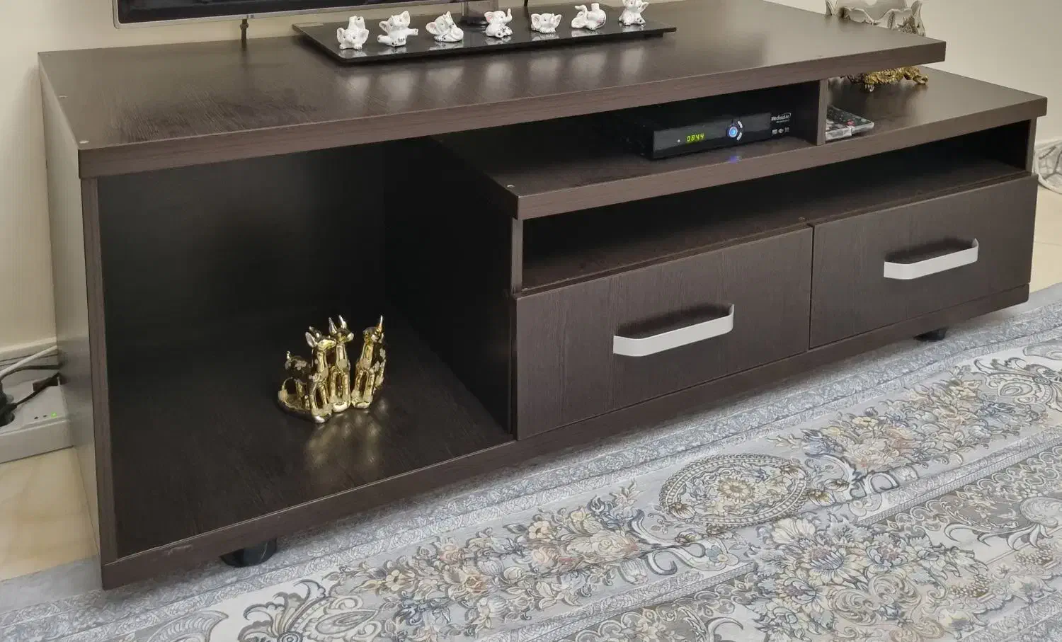 میز تلوزیون سالم بدون شکستگی|میز تلویزیون|تهران, امام زاده عبدالله|دیوار