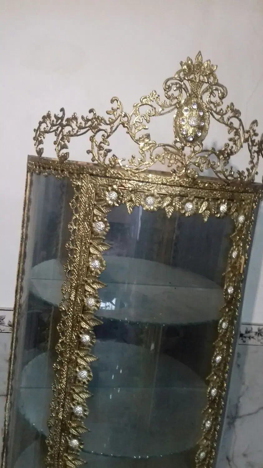 بوفه|بوفه، ویترین، کنسول|صحنه, |دیوار