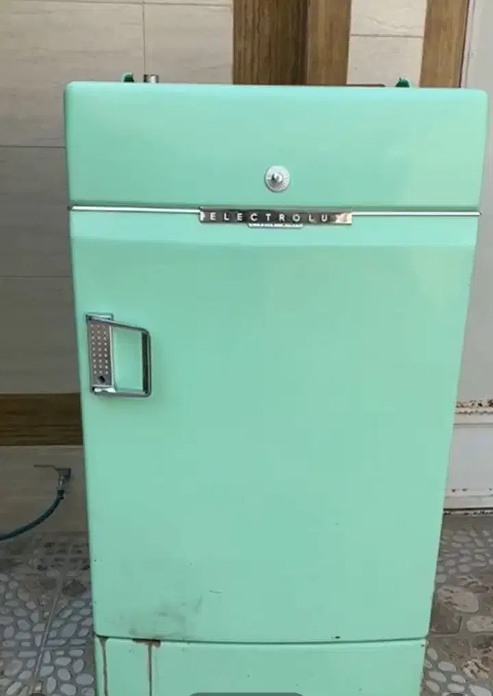 یخچال نفتی قدیمی درحد نو نو آکبند|کلکسیون اشیاء عتیقه|چورزق, |دیوار