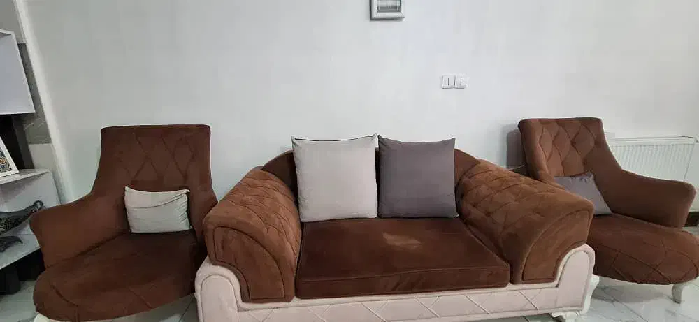 مبلمان راحتی 7 نفره به همراه میز عسلی|مبلمان خانگی و میز عسلی|شاهینشهر, گزبرخوار|دیوار