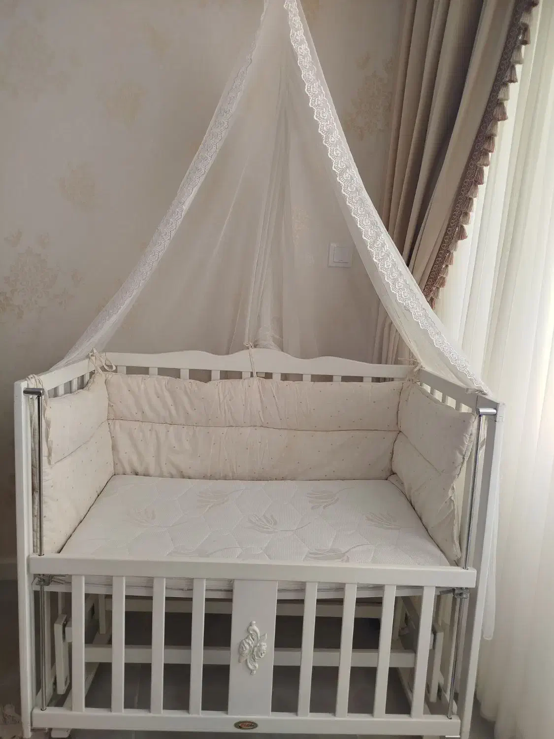 تخت نوزاد|تخت و صندلی بچه|تبریز, |دیوار