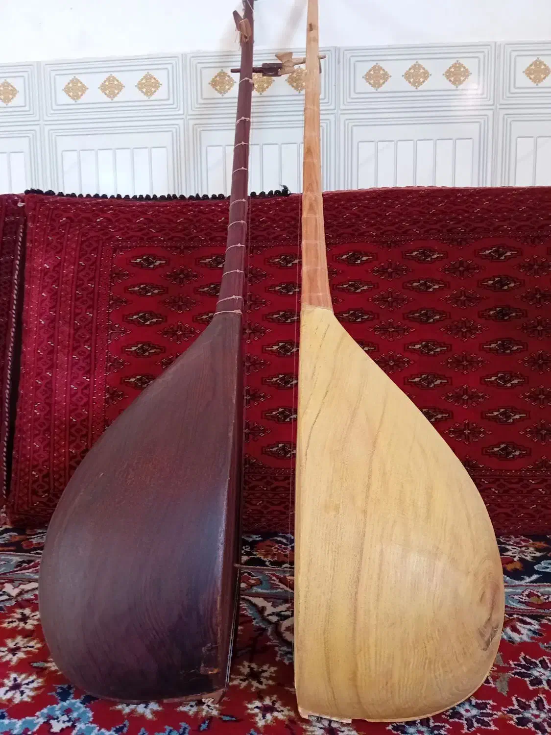 دوتار بدون عیب خوش صدا|سازهای سنتی|تربت‌حیدریه, مسجد جامع|دیوار