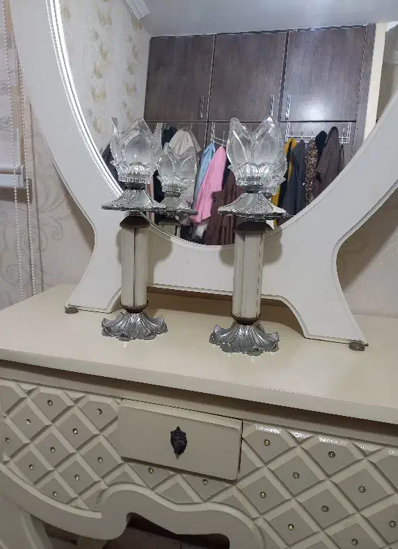 فروش فوری آیینه و شمعدان کاملا سالم و تمیز|آینه|فومن, |دیوار