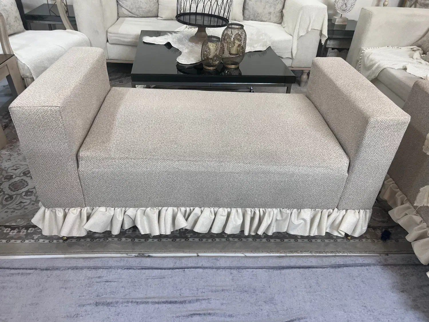 مبل لاوست ۲و کاناپه ۲ نفره همراه با میز وسط|مبلمان خانگی و میز عسلی|تهران, تاکسیرانی|دیوار