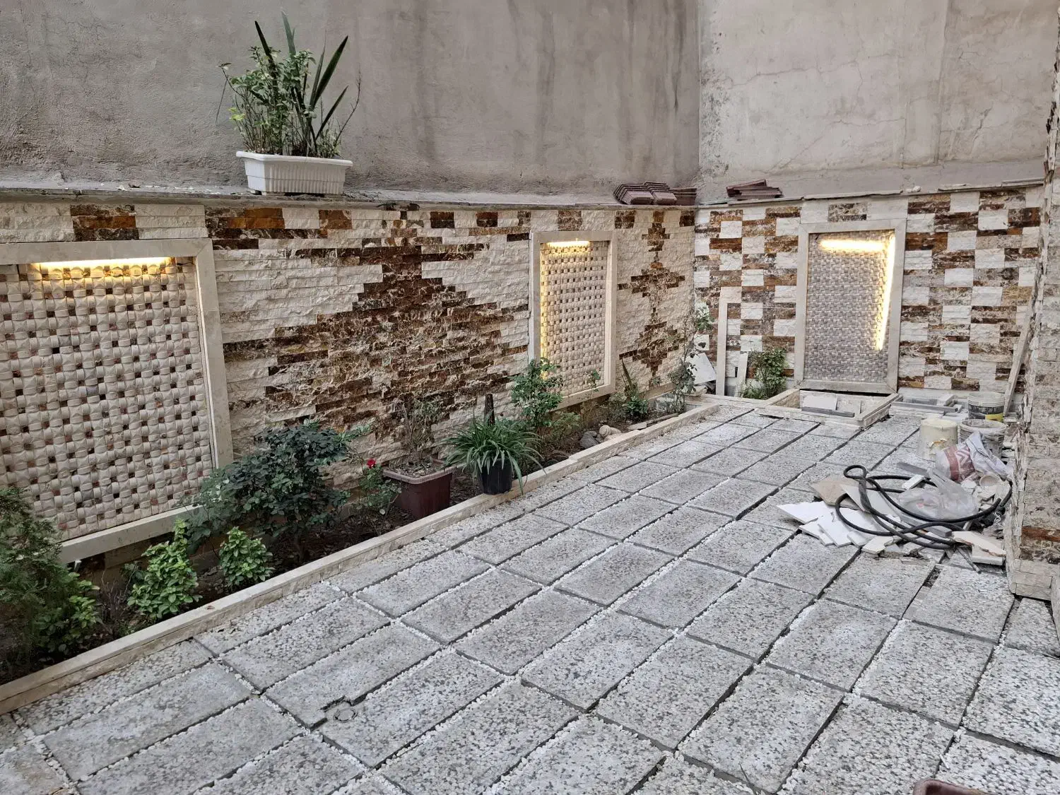 ۹۳ متر نزدیک مترو با حیاط اختصاصی خیابان دامپزشکی