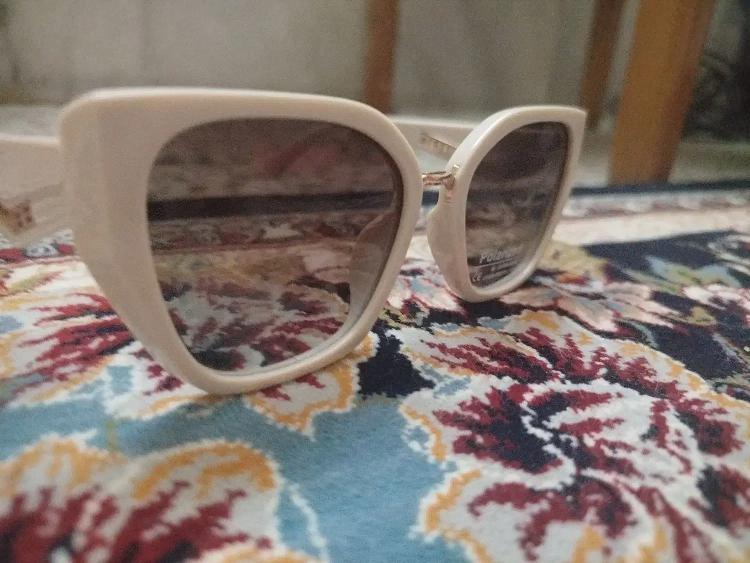 عینک یو وی|بدلیجات|اراک, |دیوار