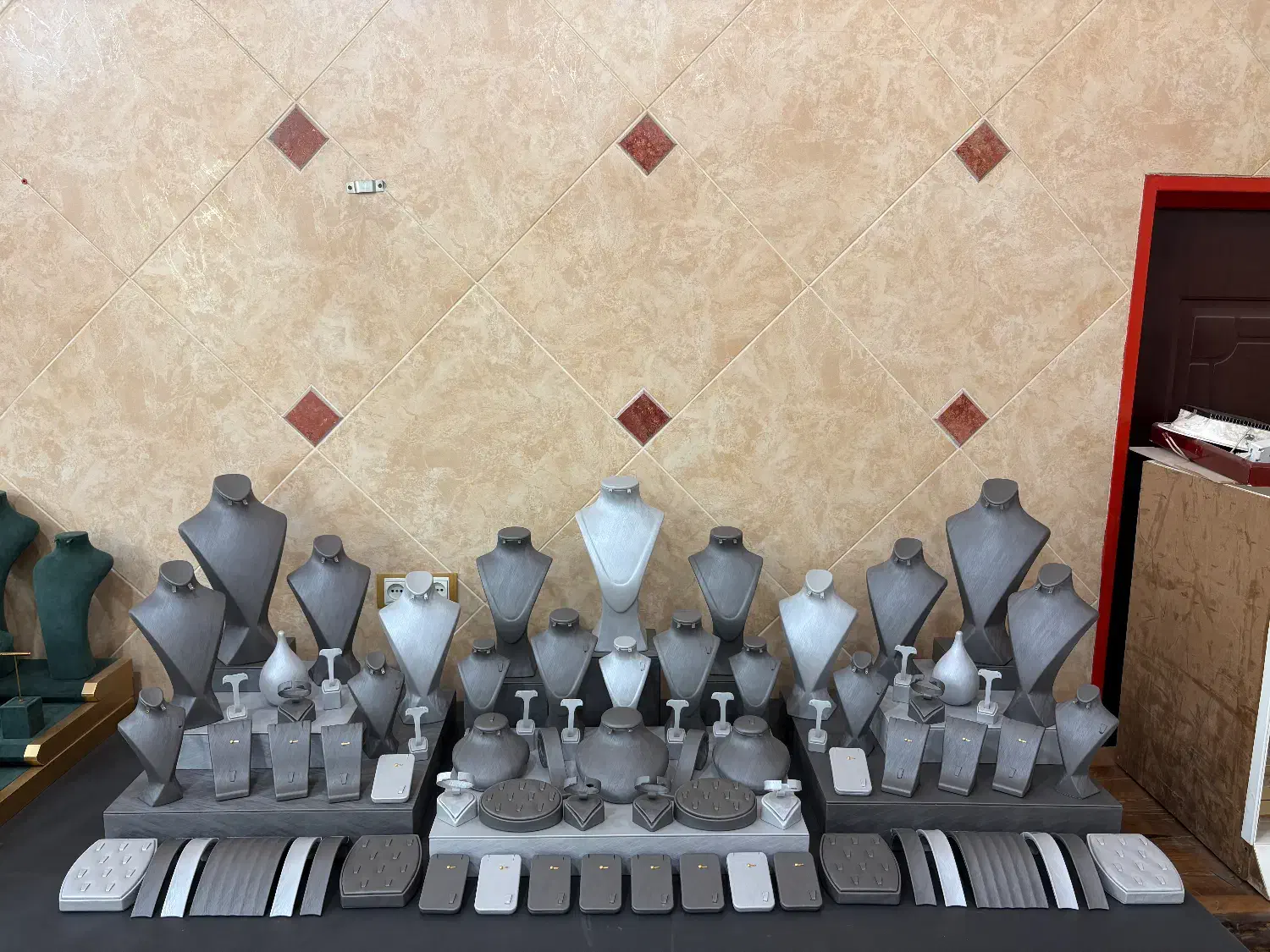 ویترین طلا /مانکن طلا /دکور طلا /کار ماده|فروشگاه و مغازه|ورامین, شهرک ولیعصر|دیوار