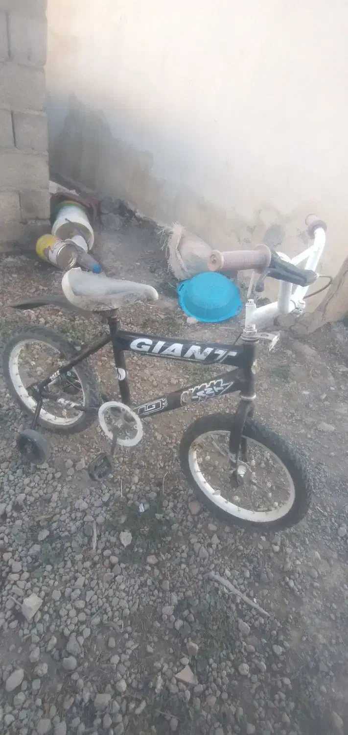 یک ملیون|دوچرخه، اسکیت، اسکوتر|ویلکیج, |دیوار