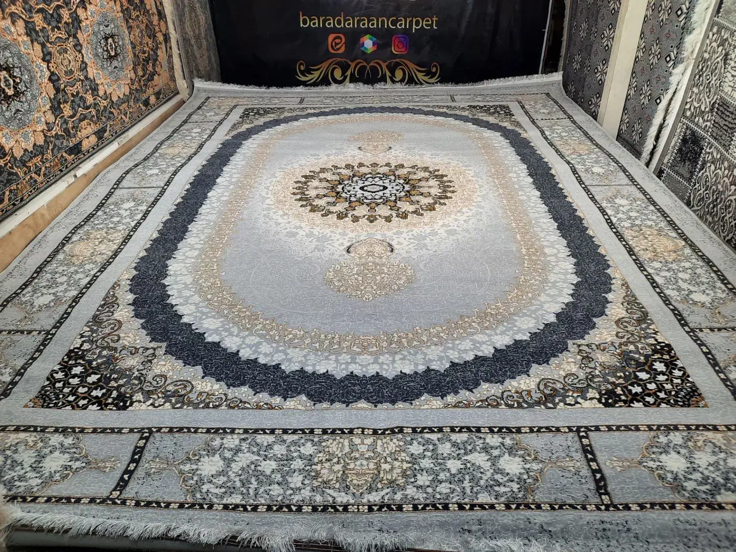 فرش ۷۰۰ شانه|فرش|مشهد, مصلی (کارمندان اول)|دیوار