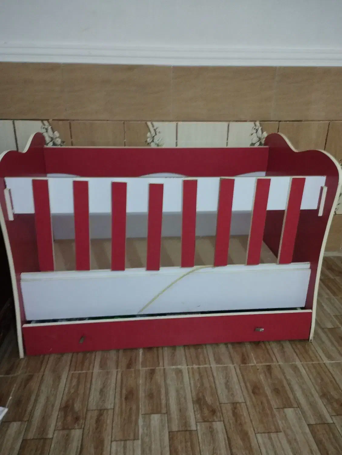 تخت کودک|تخت و صندلی بچه|میناب, |دیوار