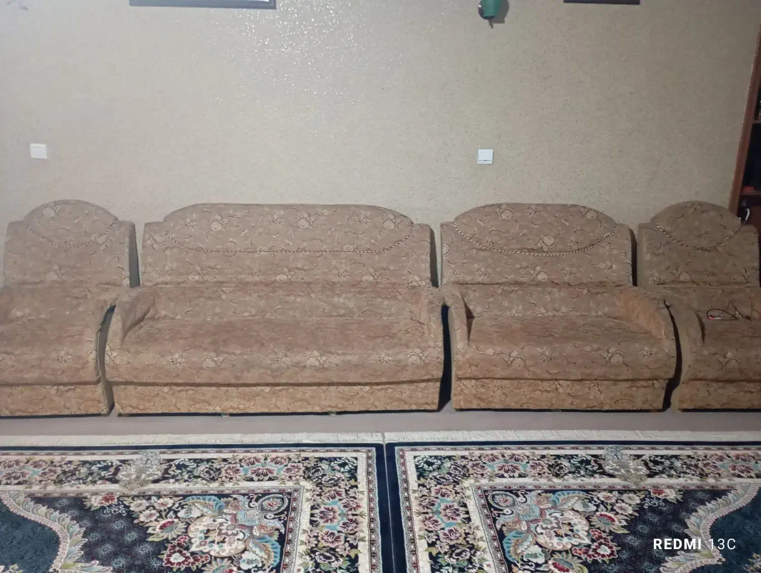 فروش ۲ دست مبل ۷ نفره|مبلمان خانگی و میز عسلی|فولادشهر, A3|دیوار