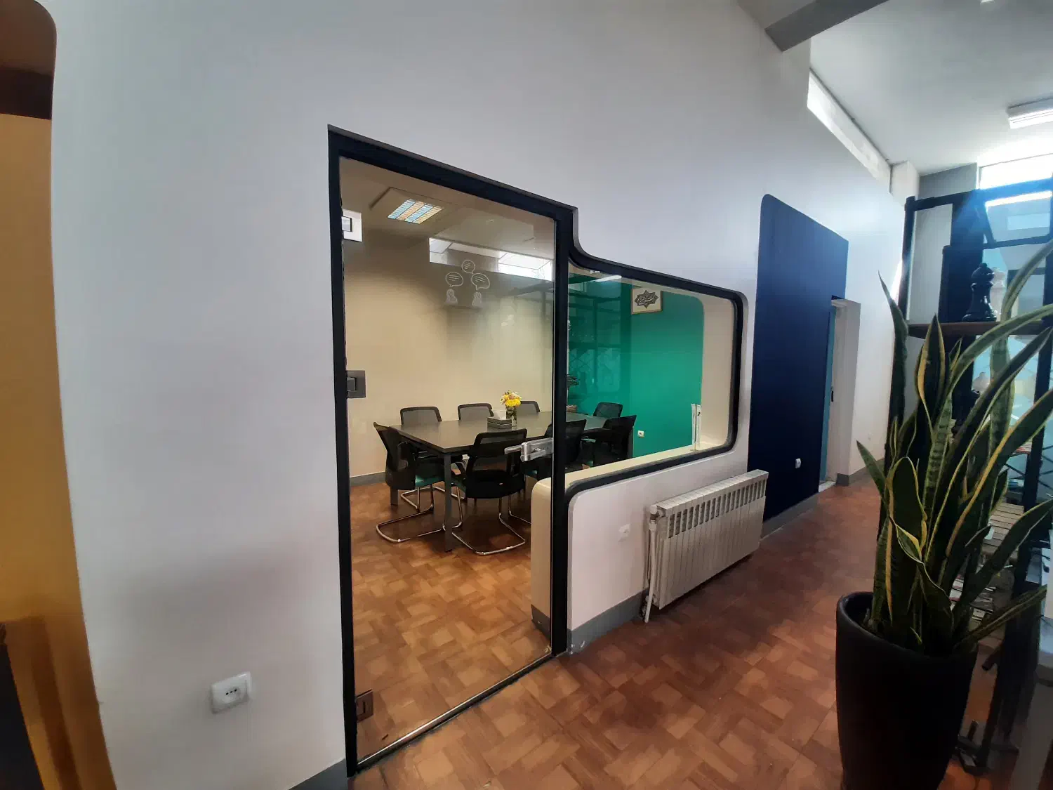 اتاق جلسه ۸ نفره و ۲ نفره، مرکز نوآوری اکباتان|اجارهٔ کوتاهمدت دفتر کار و فضای آموزشی|تهران, اکباتان|دیوار