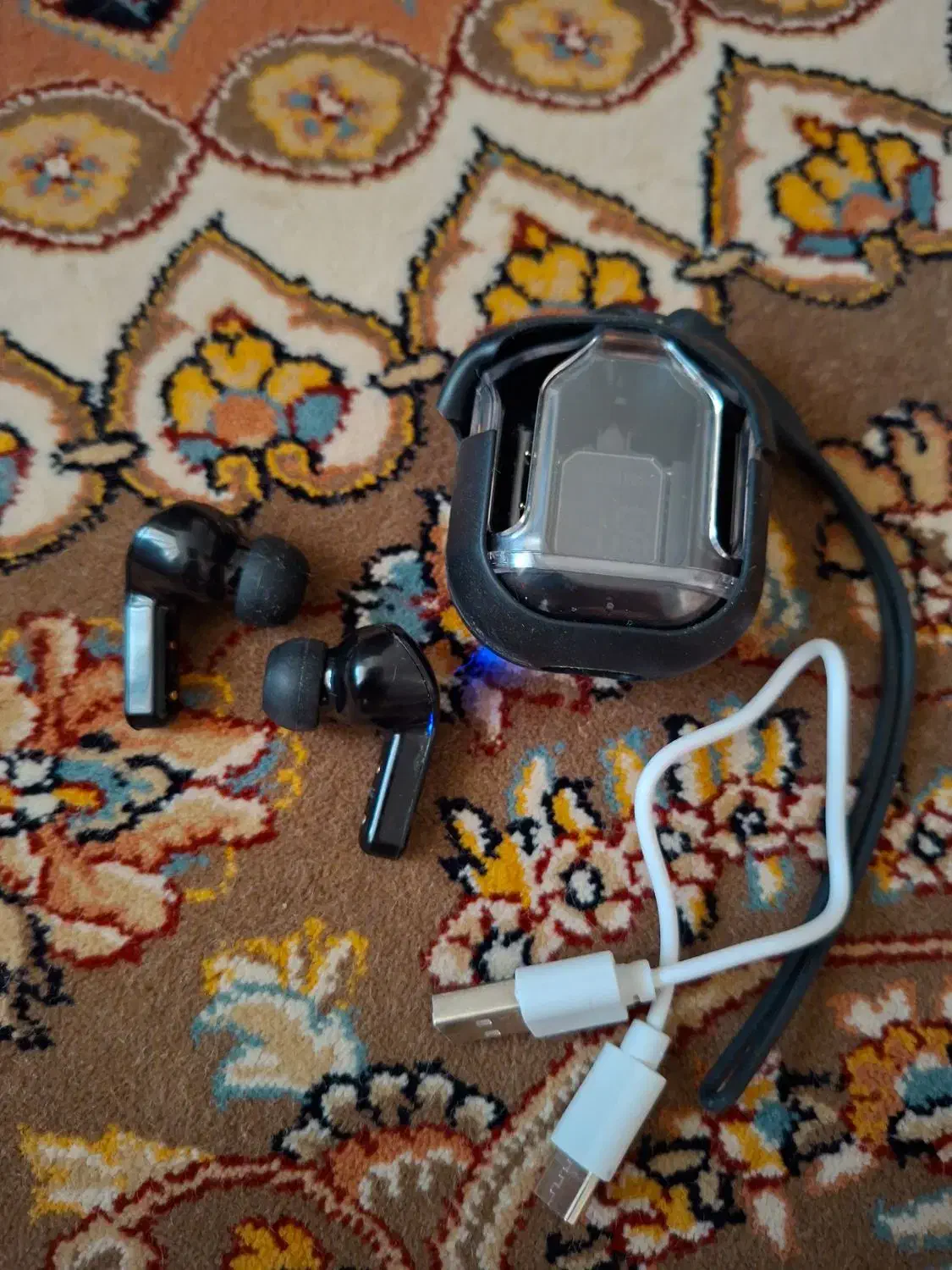 یک عدد ایرپاد به همراه کابل|پخشکننده همراه|گنبد کاووس, |دیوار