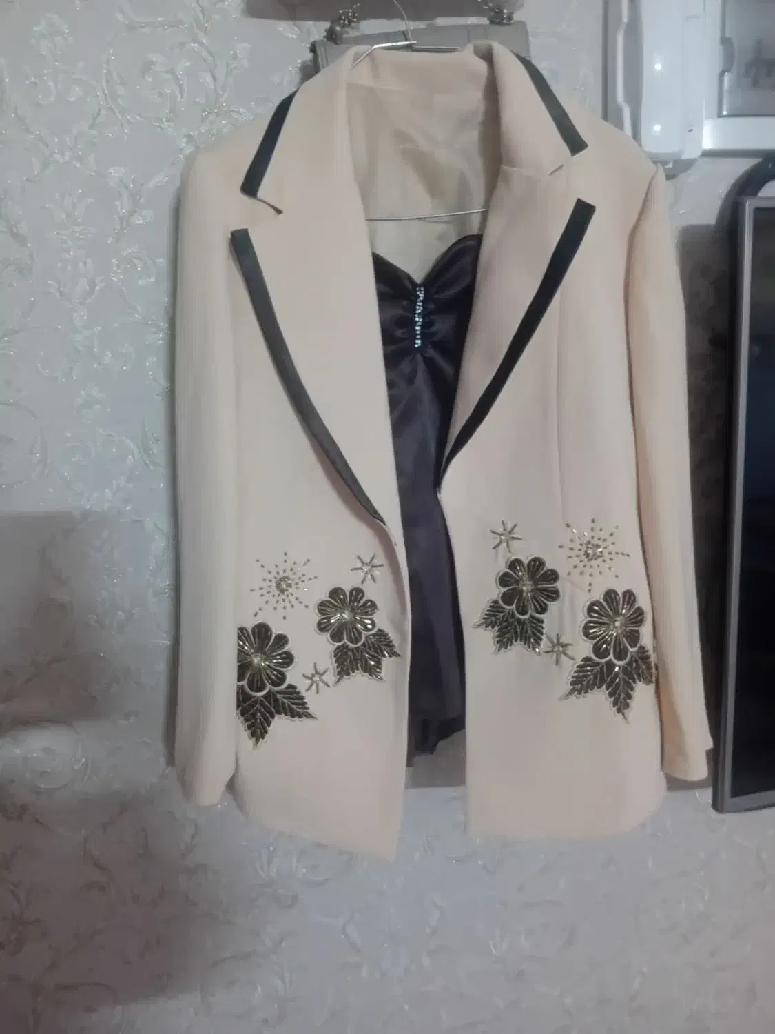 کت و دامن نونو سایز ۴۸ ولی به ۴۴ و ۴۶ میخوره|لباس|خاوران, |دیوار