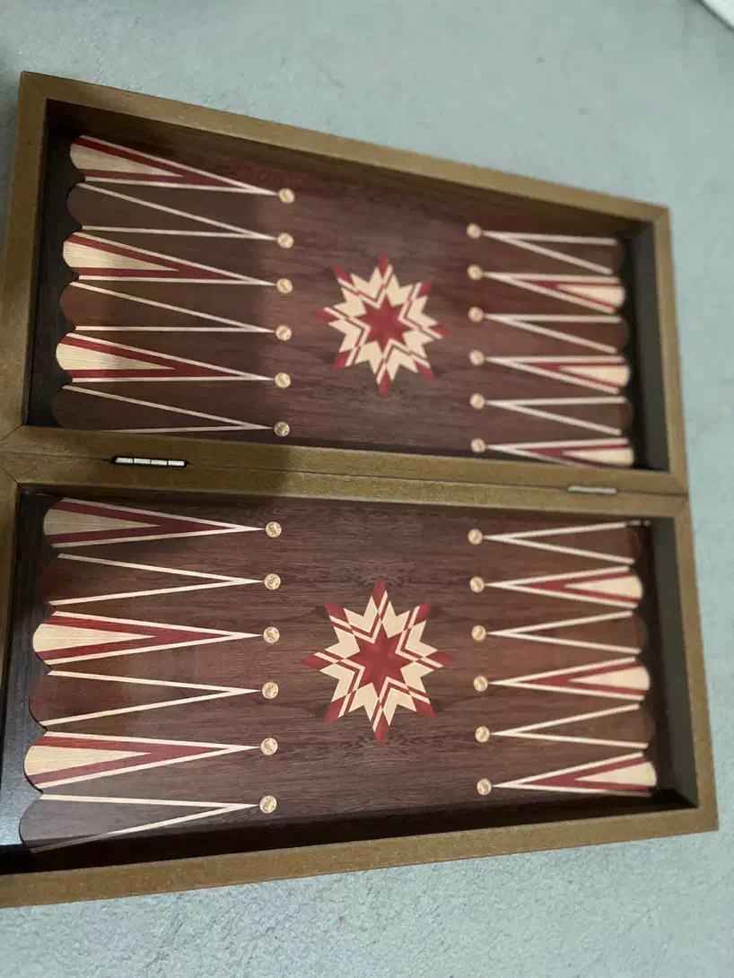 تخته نرد|اسباب‌‌بازی|پرند, فاز ۴|دیوار