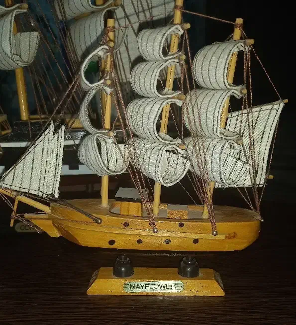 ماکت کشتی|مجسمه، تندیس، ماکت|مهاجران, |دیوار