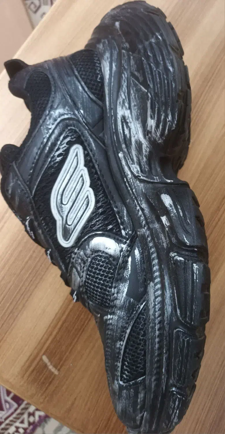 کفش|کیف، کفش، کمربند|اهر, |دیوار