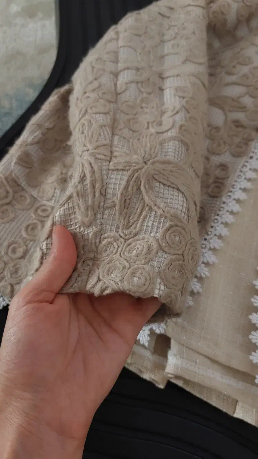 کت دامن|لباس|مشهد, تربیت (صدف)|دیوار