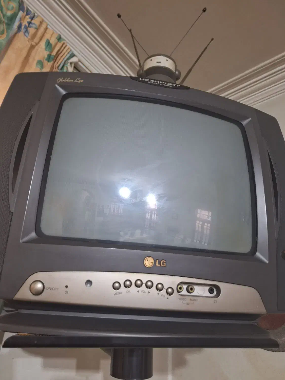 تلویزیون ۱۴ اینچ رنگی|تلویزیون و پروژکتور|بابلسر, |دیوار