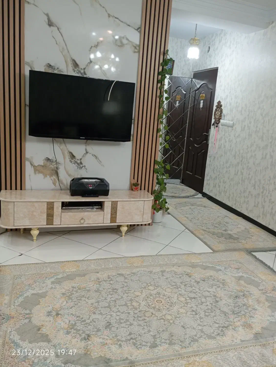 تعدادی فرش در حد نو|فرش|ری, تقی آباد|دیوار