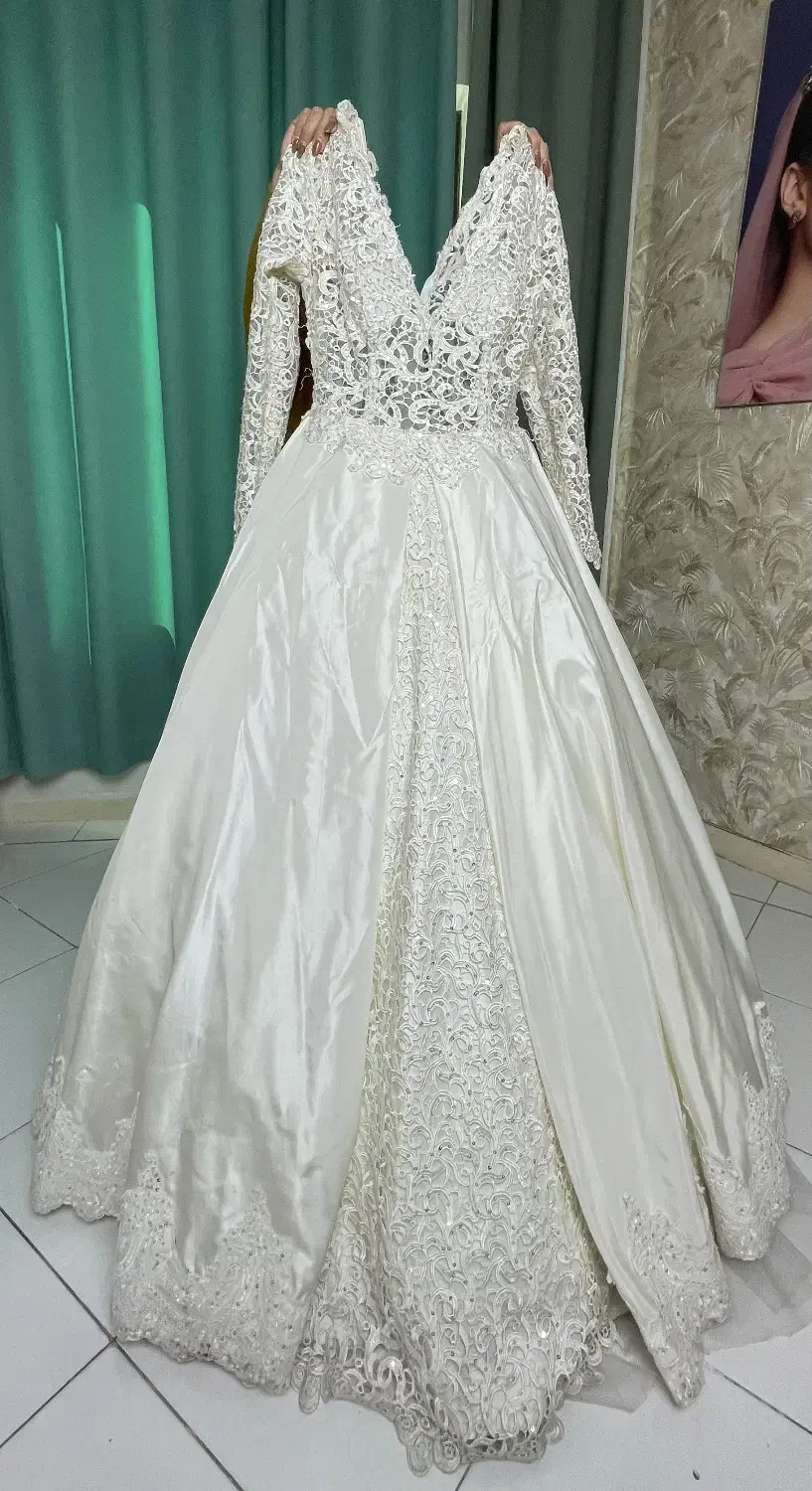 فروش لباس عروس با قیمت فقط دو میلیون|لباس|اصفهان, سعادت‌آباد|دیوار