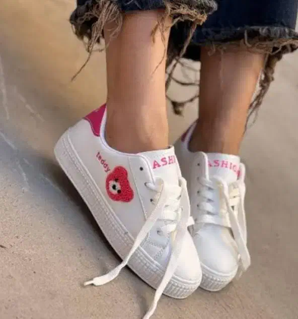 ونس سفید تدی|کیف، کفش، کمربند|قم, شهید صیاد شیرازی|دیوار