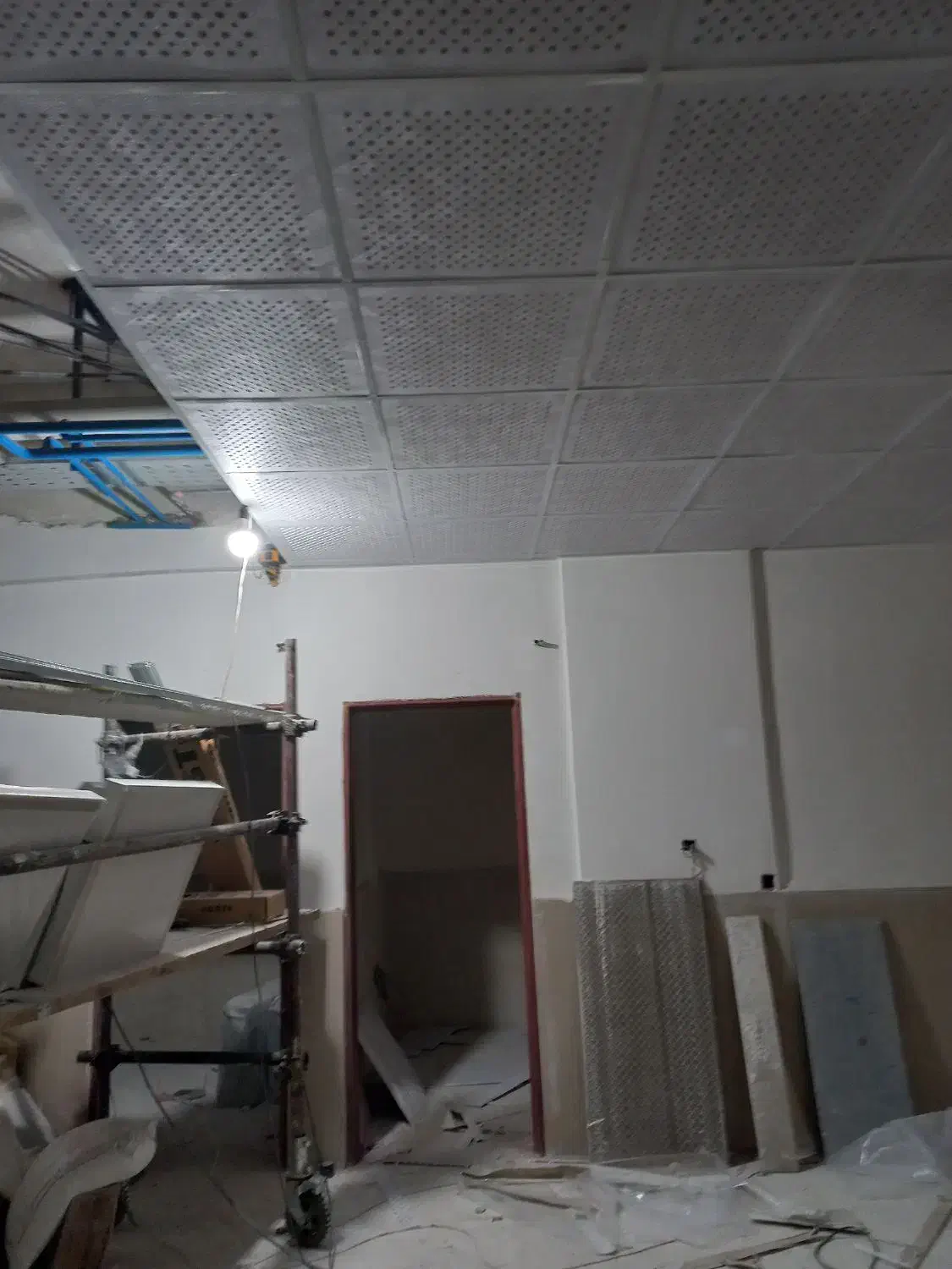 نصب سقف کاذب تایلهای ۶۰در۶۰|خدمات پیشه و مهارت|میانه, |دیوار