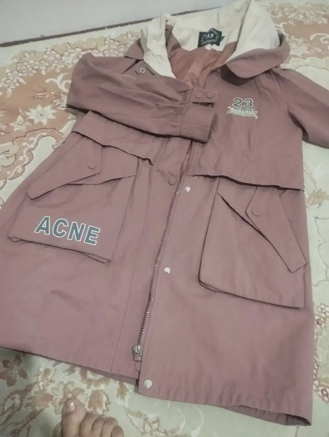 بارونی با شکت.وپافر|لباس|بومهن, |دیوار