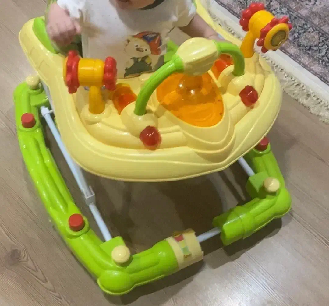 رو رو ئک|کالسکه و لوازم جانبی|لاهیجان, رجایی|دیوار