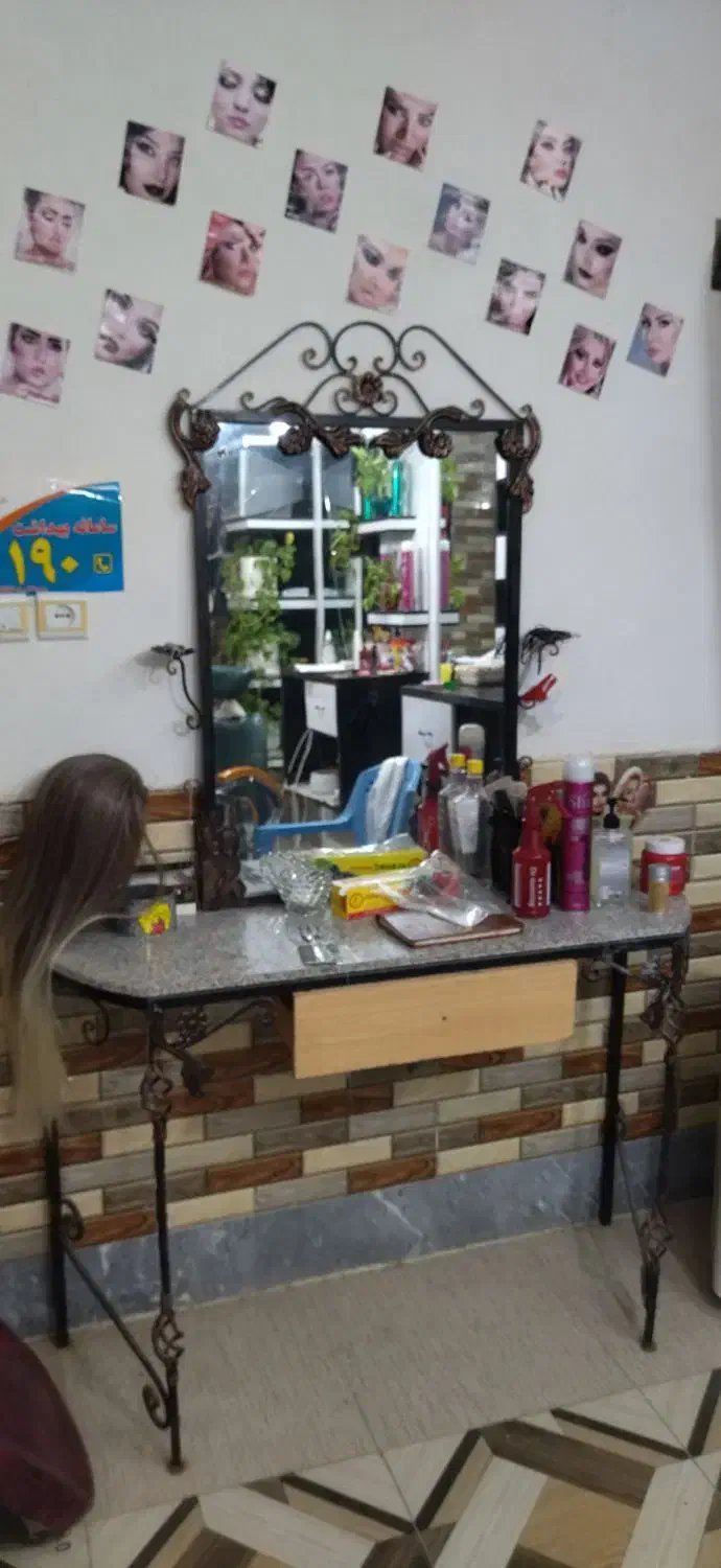 آینه و صندلی آرایشگاه باشه ۲/۵۰۰/۰۰۰ کاملا سالم|آرایشگاه و سالنهای زیبایی|شاهرود, |دیوار