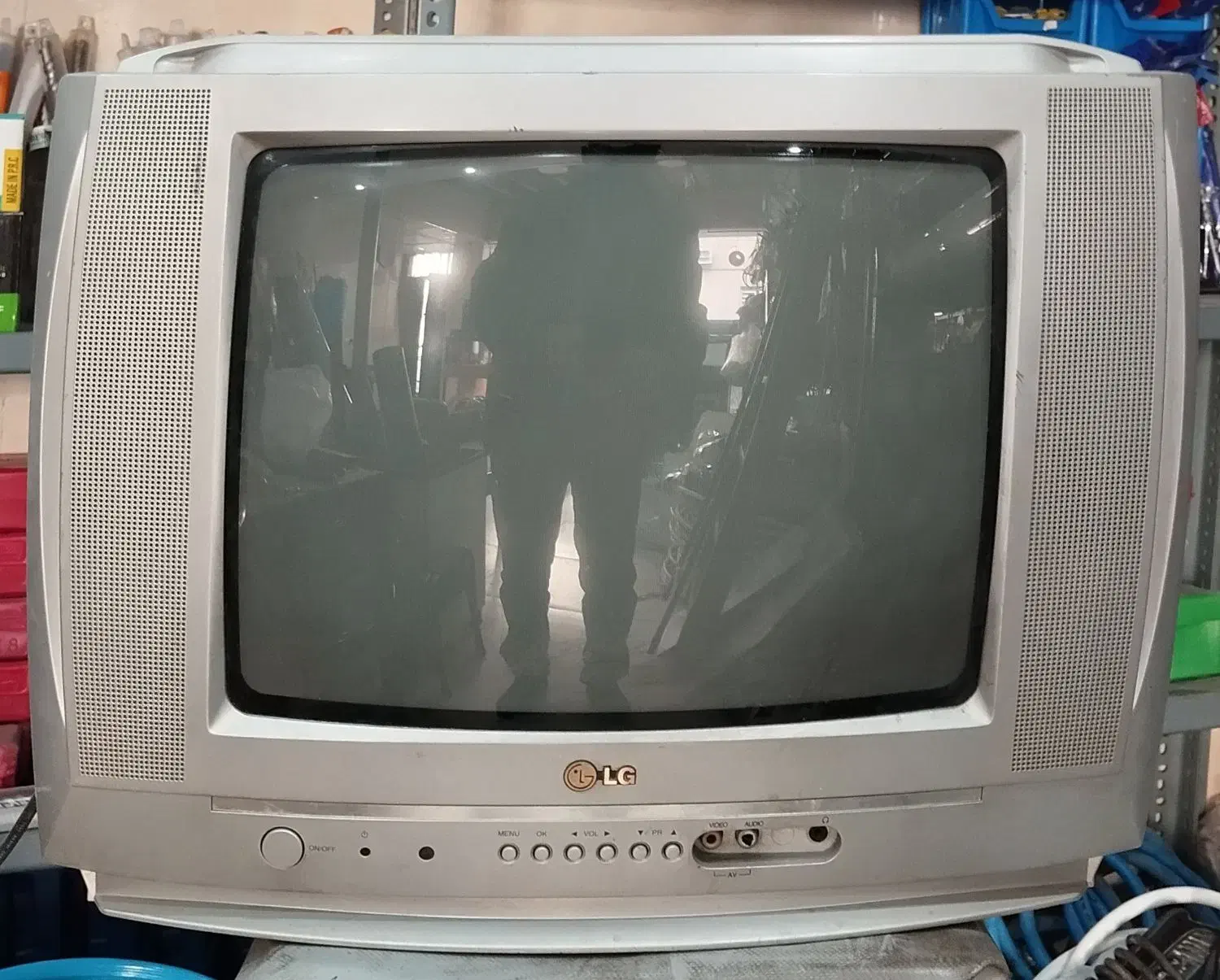 تلویزیون 14 اینچ|تلویزیون و پروژکتور|شیراز, هفت تنان|دیوار