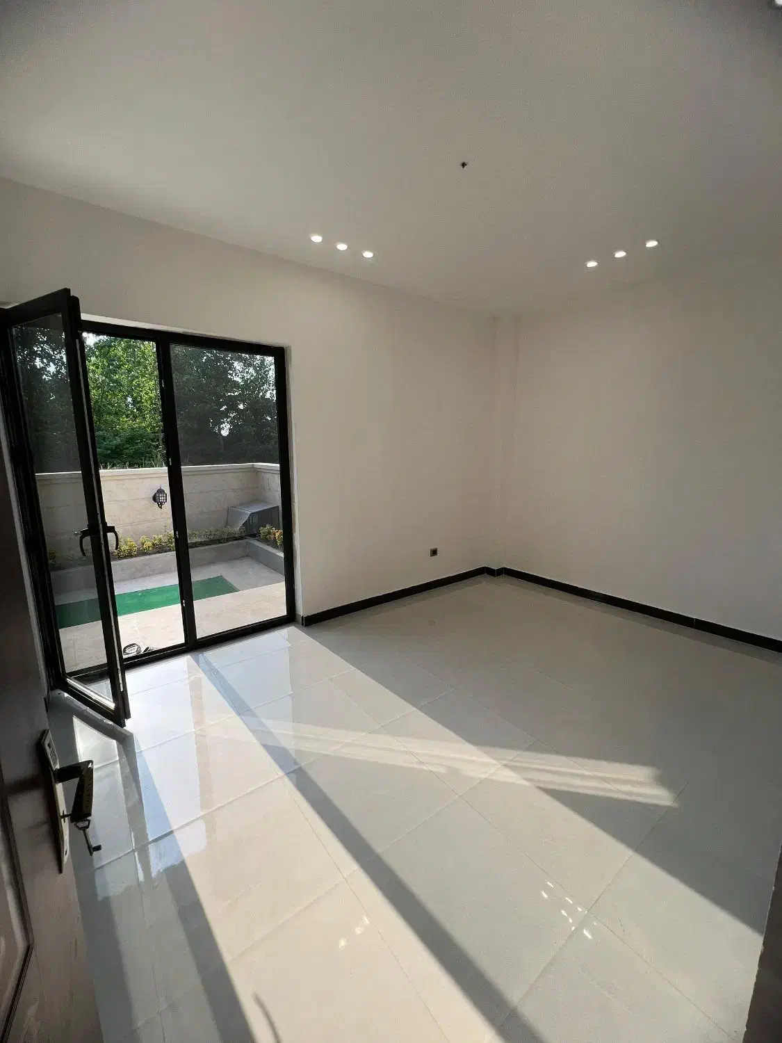 ویلا مدرن در خشکبیجار زیباکنار|فروش خانه و ویلا|رشت, گلسار|دیوار