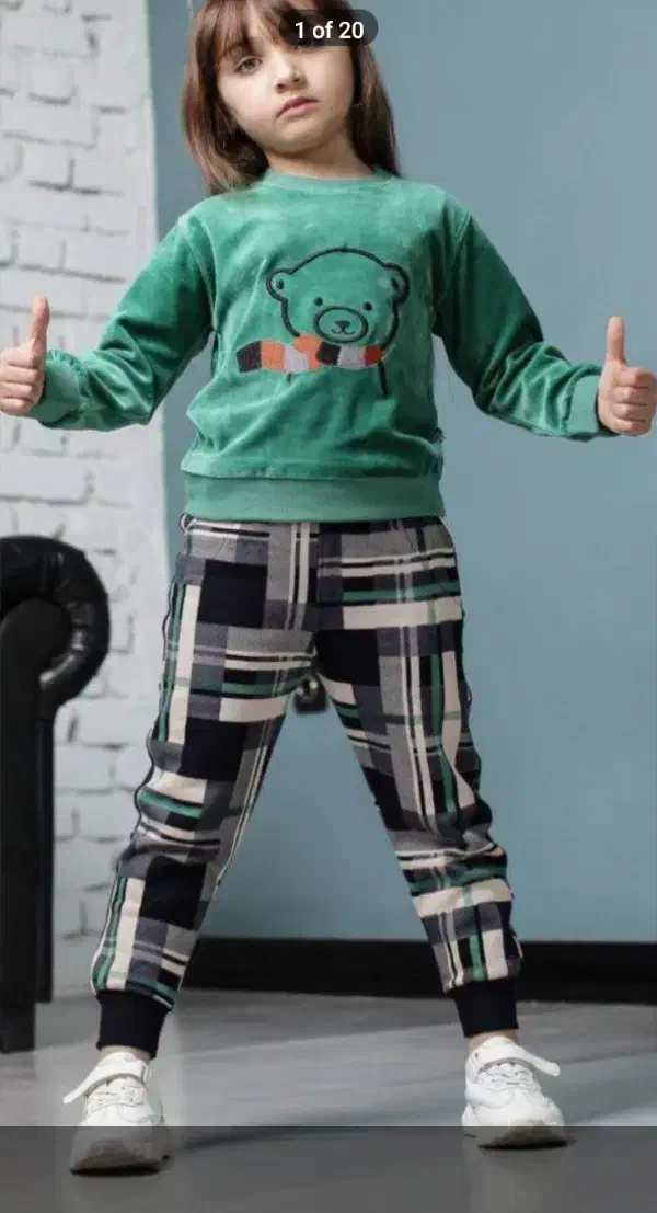 تعدادی لباس بچگانه وآرایشی وغیره به قیمت فاکتور|لباس|پیشوا, |دیوار