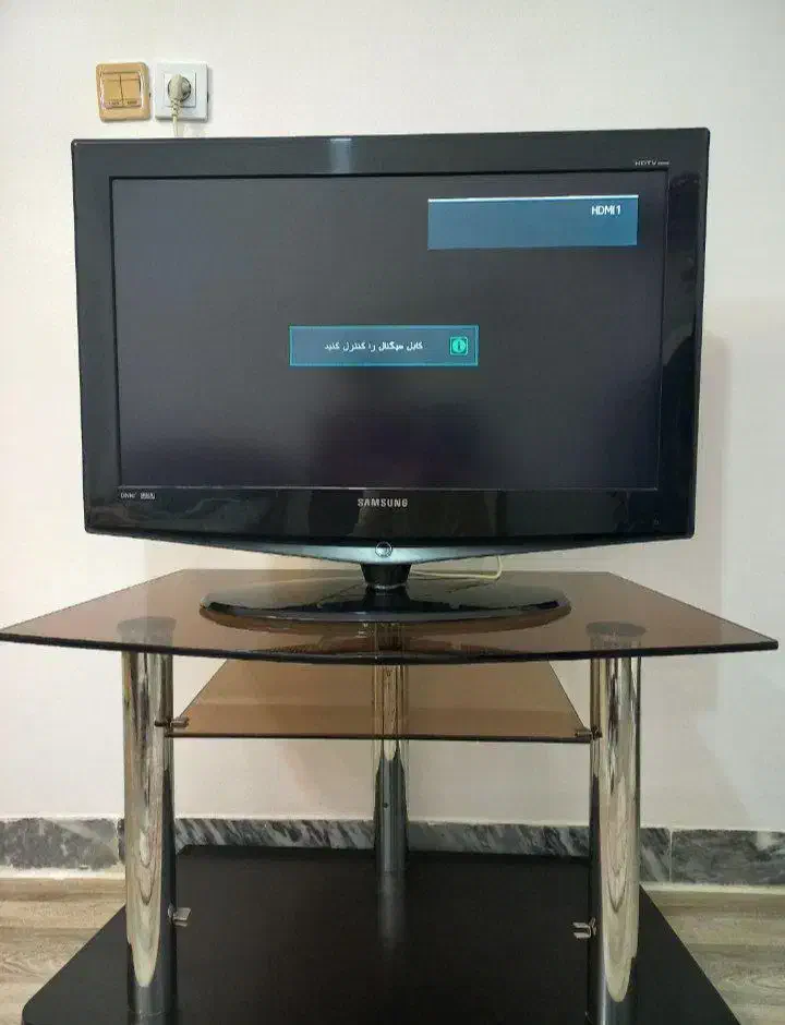 تلویزیون سامسونگ همراه با میز|تلویزیون و پروژکتور|مشکیندشت, |دیوار
