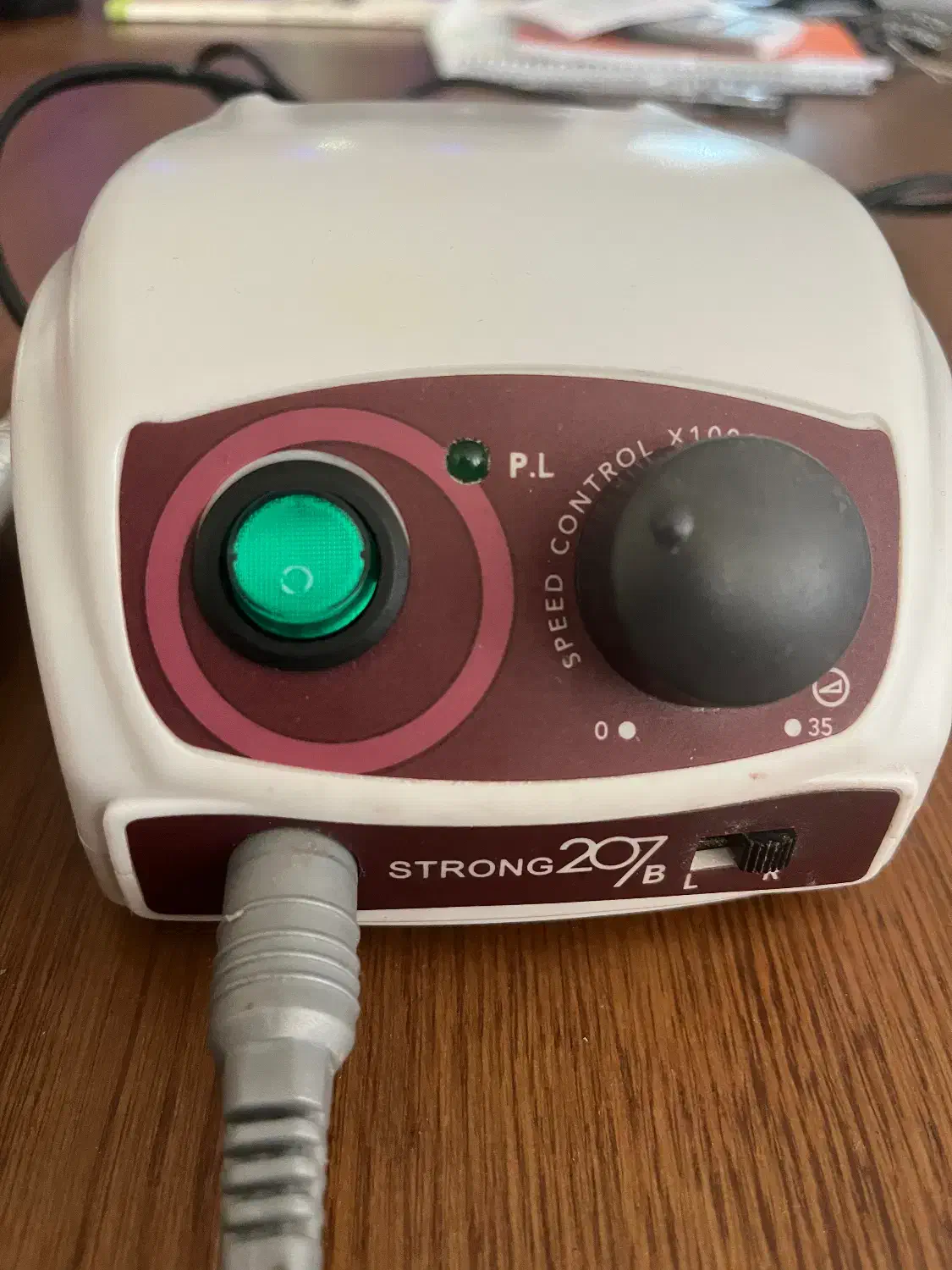 لوازم ارایشی و ناخن|آرایشی، بهداشتی، درمانی|بروجن, |دیوار