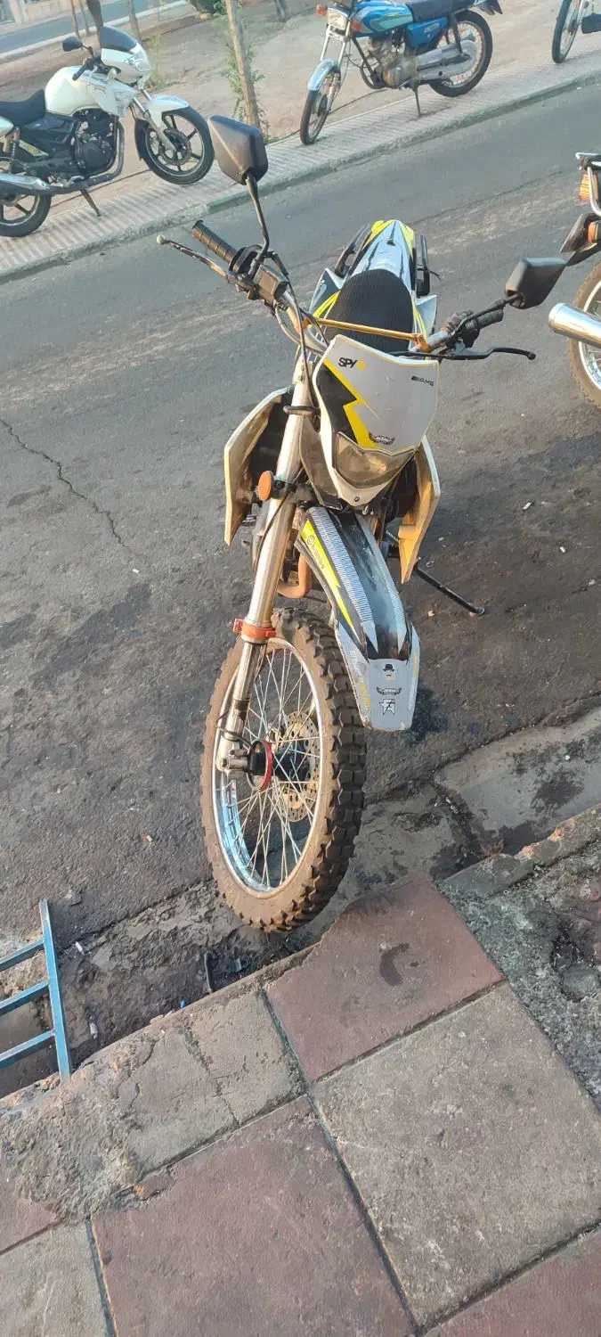 تریل 200 مدل 90|موتورسیکلت|پرند, فاز ۶|دیوار