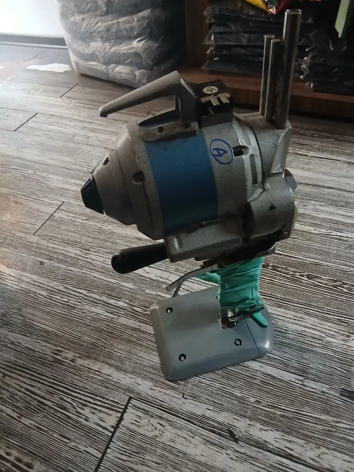 قیچی برشکاری درجه یک|ابزارآلات|تهران, فلسطین (میدان انقلاب)|دیوار