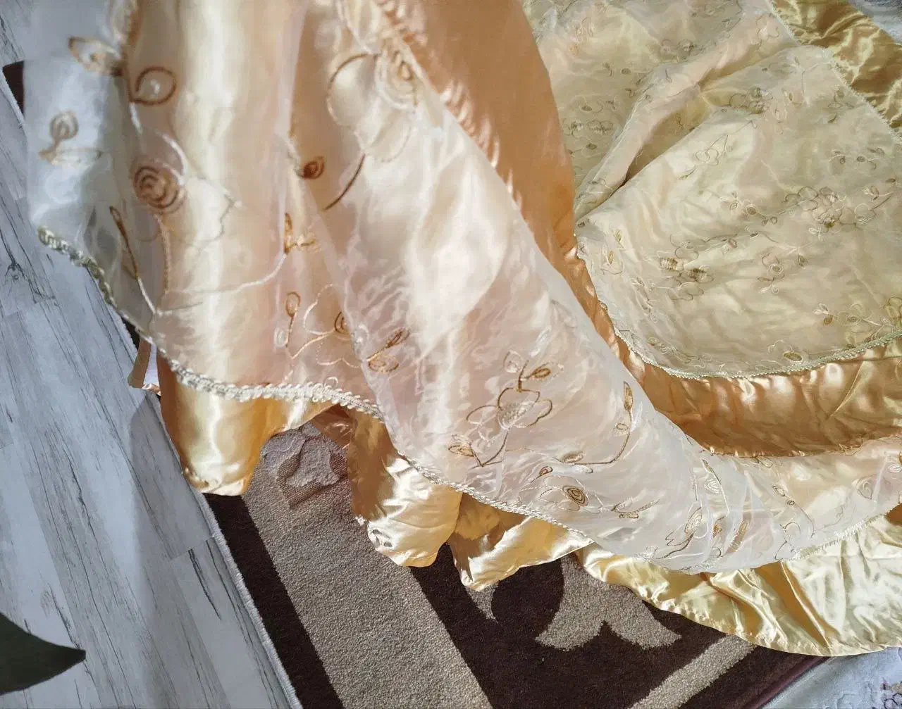 پشتی و رو تختی|پشتی|آزادشهر, |دیوار