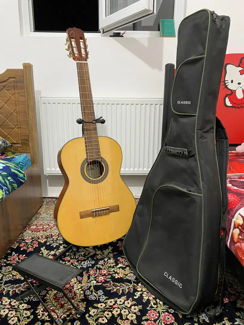 فروش فوری گیتار کاملا نو|گیتار، بیس، امپلیفایر|کرمان, |دیوار