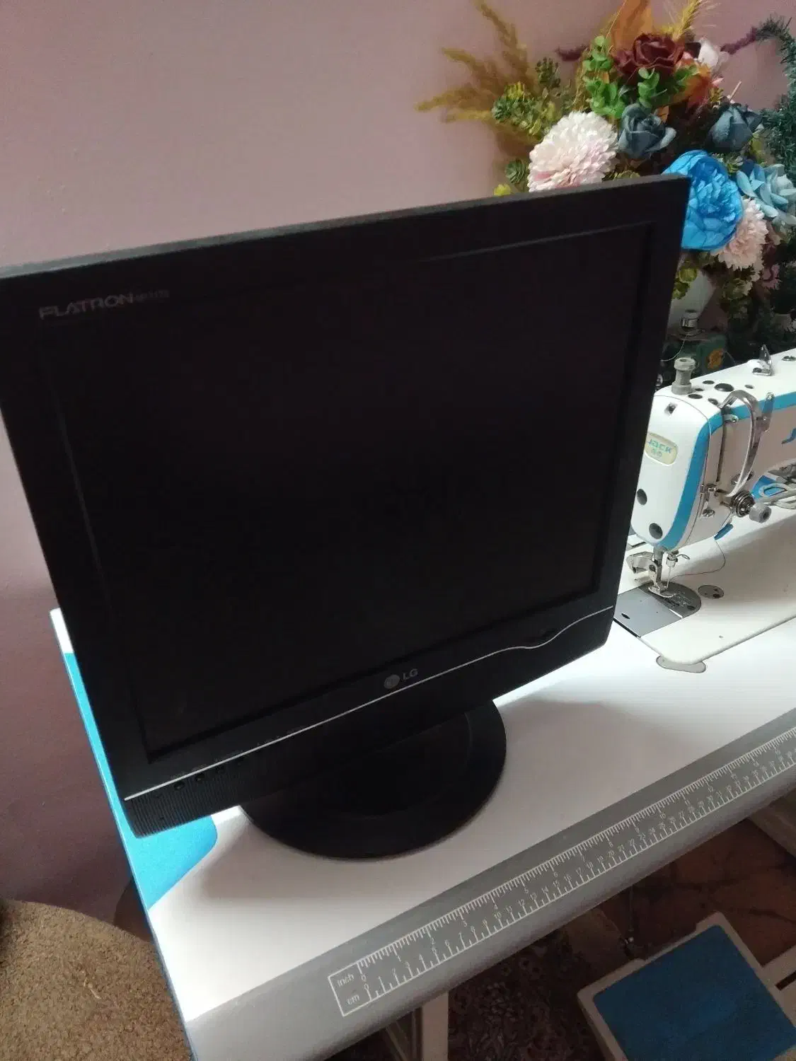 17 اینچ ال جی در حد نو فول اچ دی|قطعات و لوازم جانبی رایانه|قم, شهرک مهدیه (مدرس)|دیوار