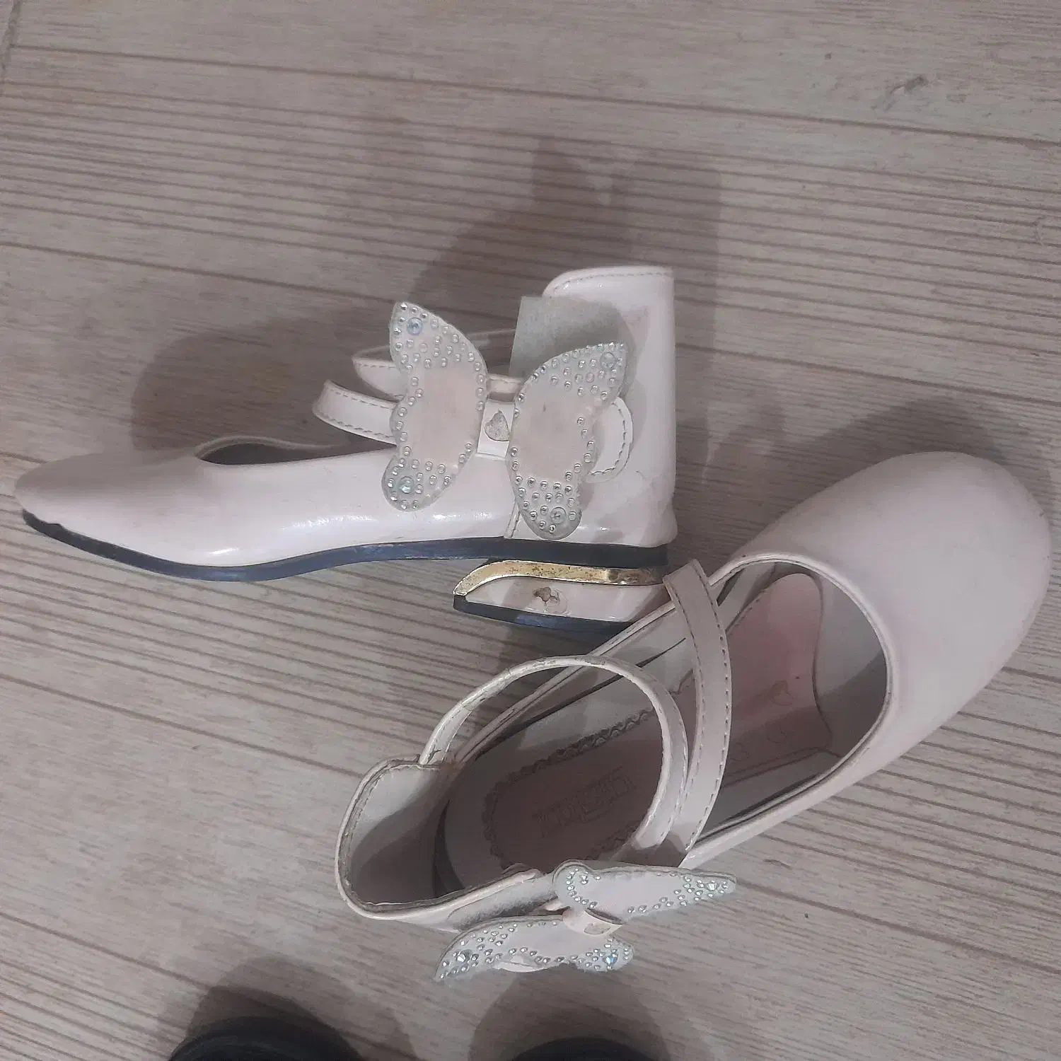 کفش دخترانه|کیف، کفش، کمربند|اهواز, منبع اب|دیوار