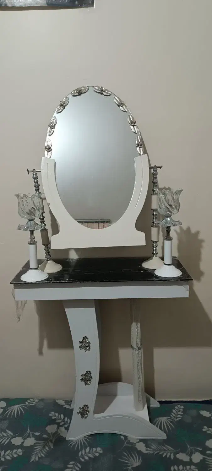 آینه و شمعدان|آینه|تیران, |دیوار