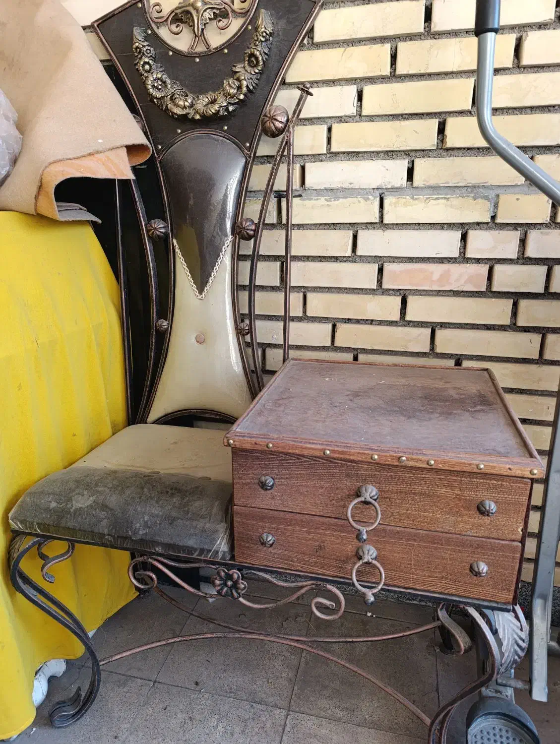 جلومبلی در حد نو ونیز تلفن فرفورژه|مبلمان خانگی و میز عسلی|نیشابور, شهرک بهداری|دیوار