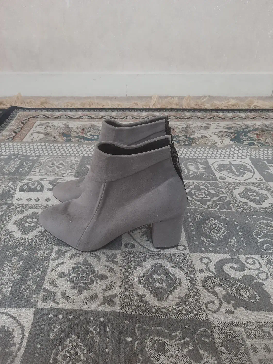 پوتین نو|کیف، کفش، کمربند|تهران, خاک سفید|دیوار