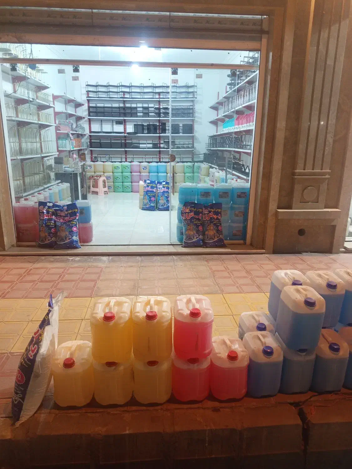 فروشگاه مایع و پودر لباسشویی|مواد شوینده و دستمال کاغذی|زاهدان, |دیوار