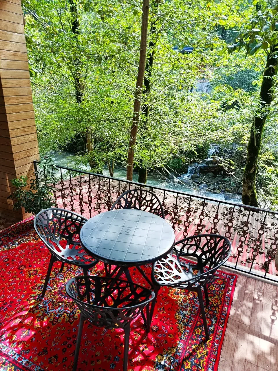 ویلااجاره لب رودخانه دردل جنگل تراس دارویوی دنج|اجارهٔ کوتاهمدت ویلا و باغ|اسالم, |دیوار