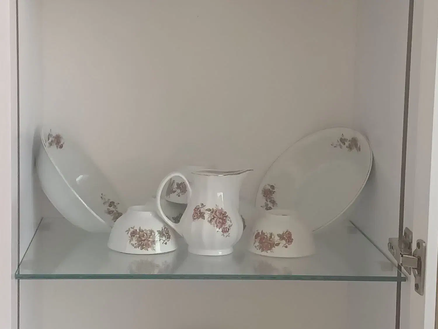 ست چینی گل سرخ|ظروف سرو و پذیرایی|کهریزک, |دیوار